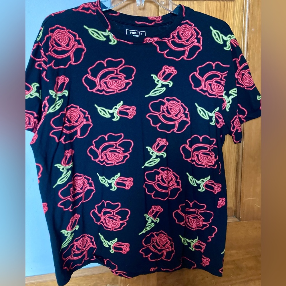 Rue 21 Neon Rose all over print t-shirt L Large